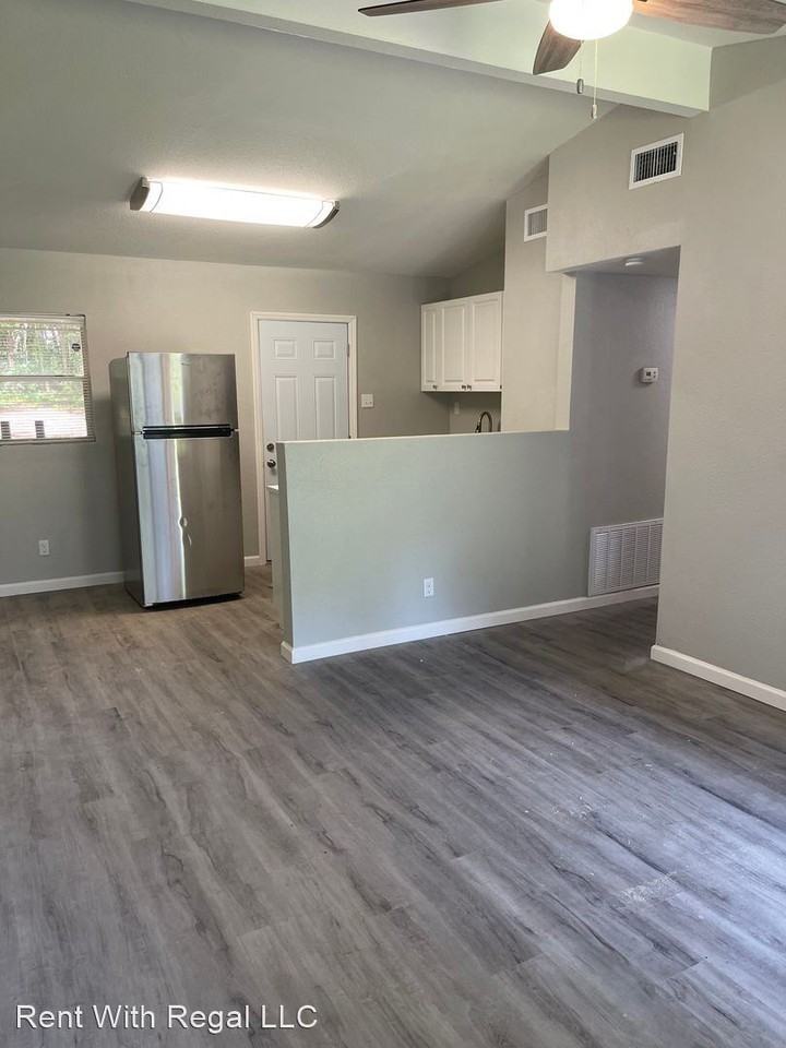 2048 Warwick St - Photo 2 of 12