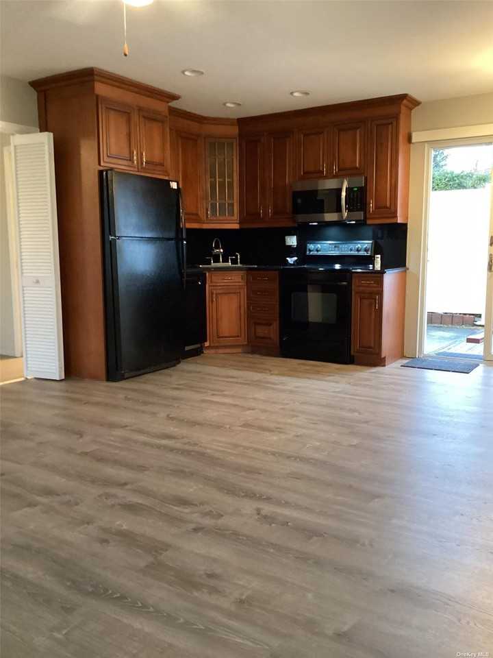 5 Evelyn Rd - Photo 2 of 7