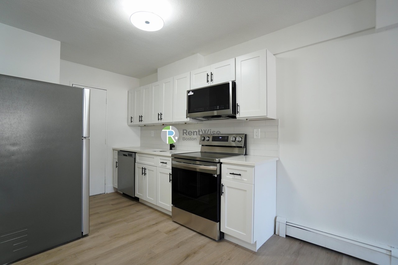 745 E 6th St #9 - Photo 6 of 19