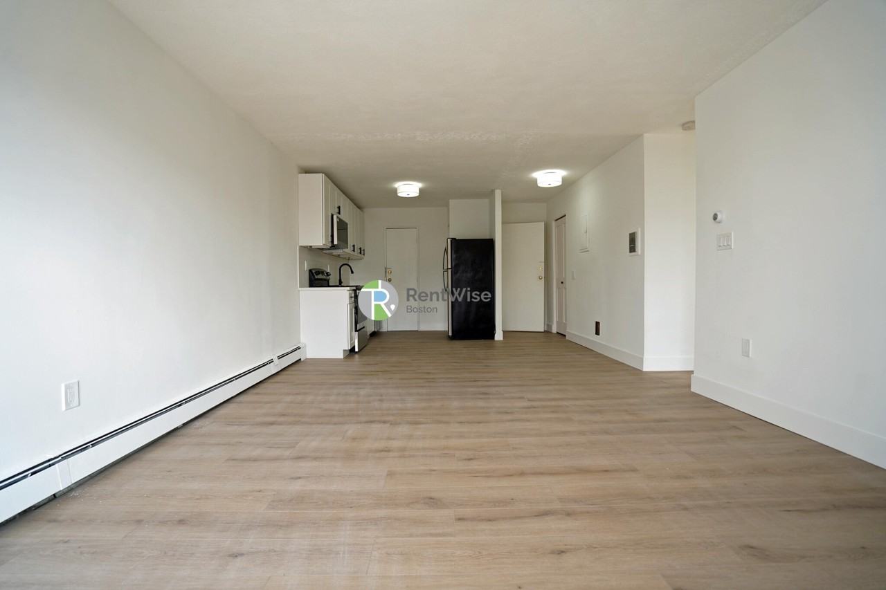 745 E 6th St #22 - Photo 3 of 23