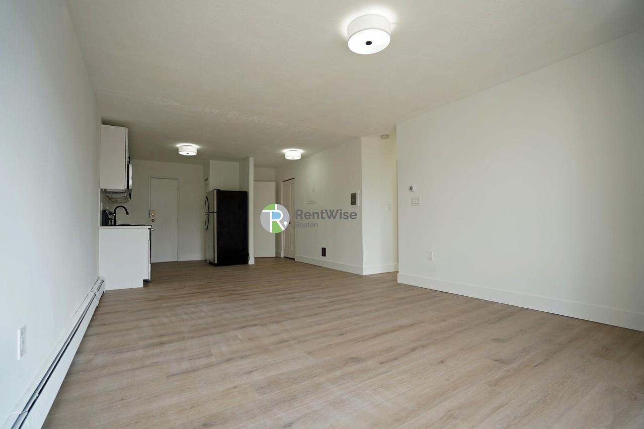 745 E 6th St #22 - Photo 4 of 23