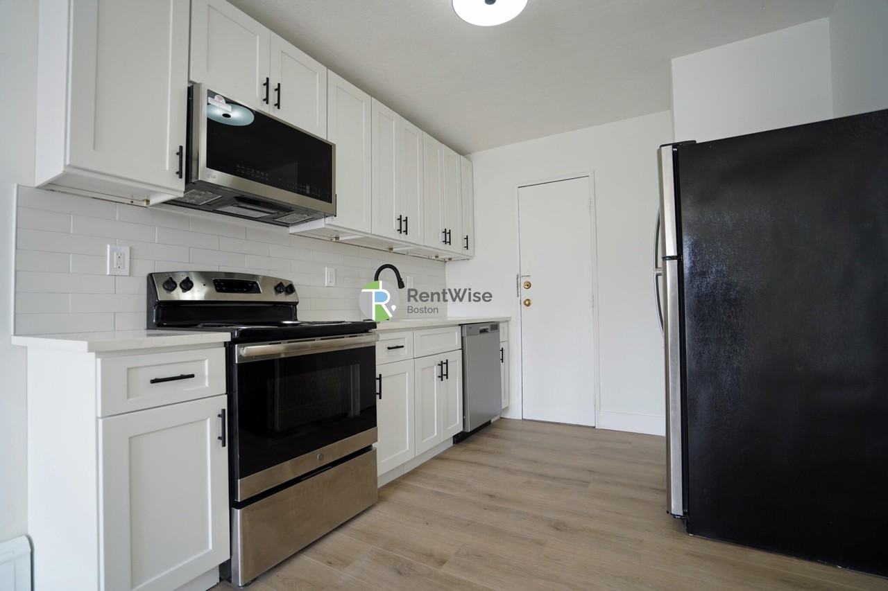 745 E 6th St #22 - Photo 5 of 23