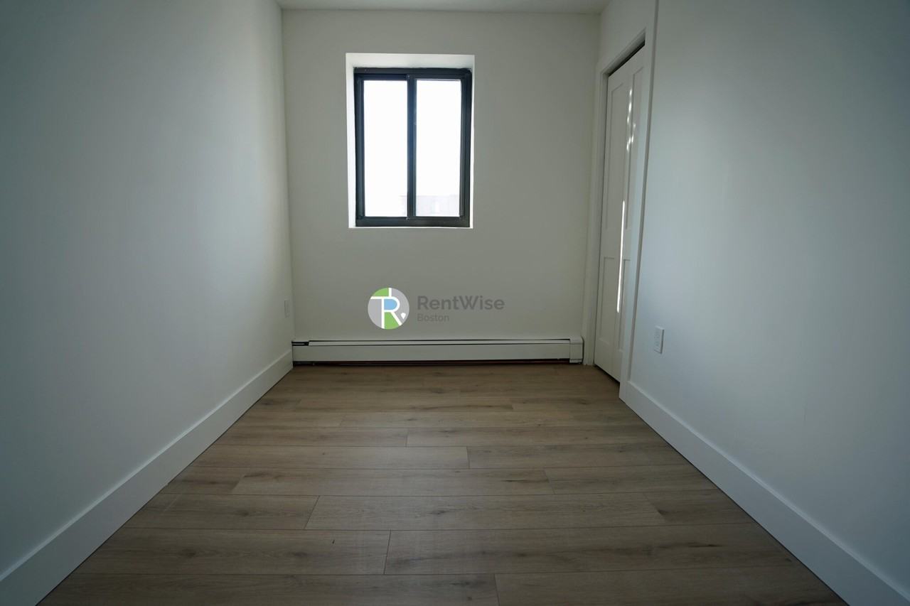 745 E 6th St #22 - Photo 7 of 23