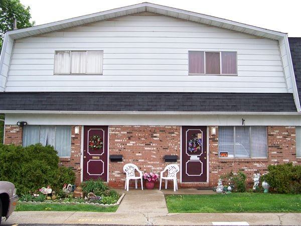 GREEN ACRES TOWNHOUSES - Photo 2 of 6