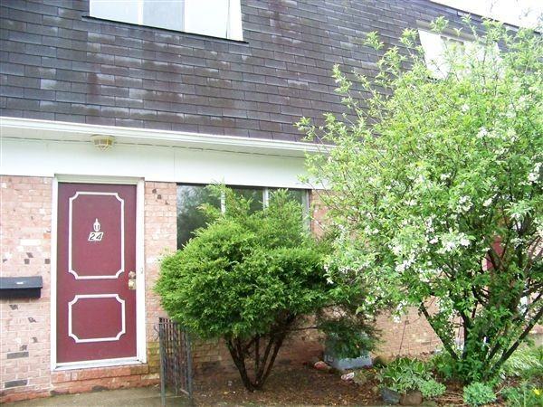 GREEN ACRES TOWNHOUSES - Photo 3 of 6