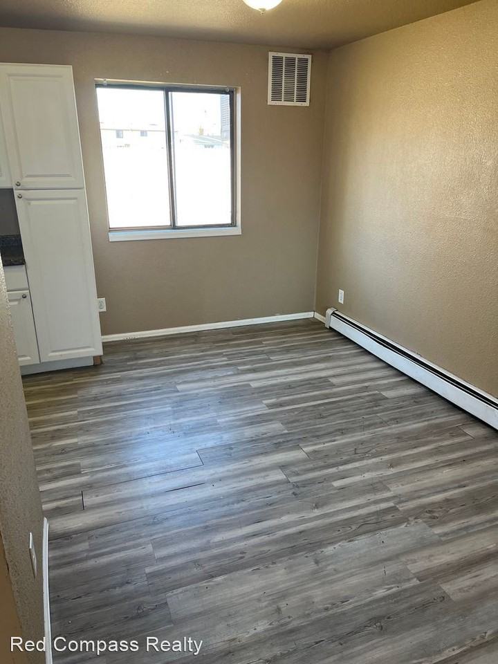 3299 Lombardy Ln - Photo 2 of 8