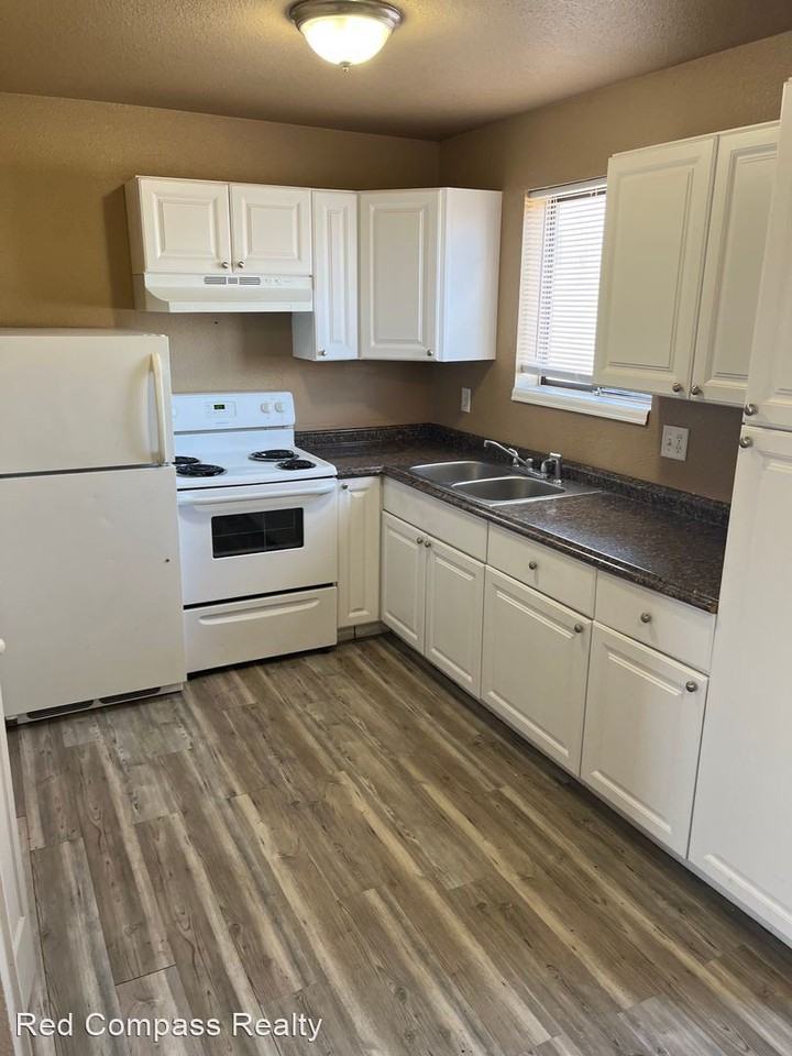 3299 Lombardy Ln - Photo 3 of 8