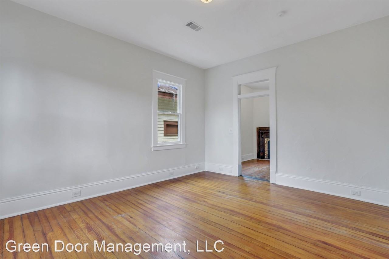 The Duplexes on 31st Street - Photo 3 of 48