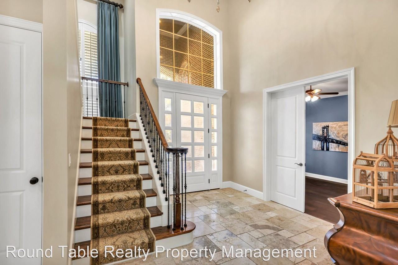 2822 Ridgefield Ct - Photo 3 of 40