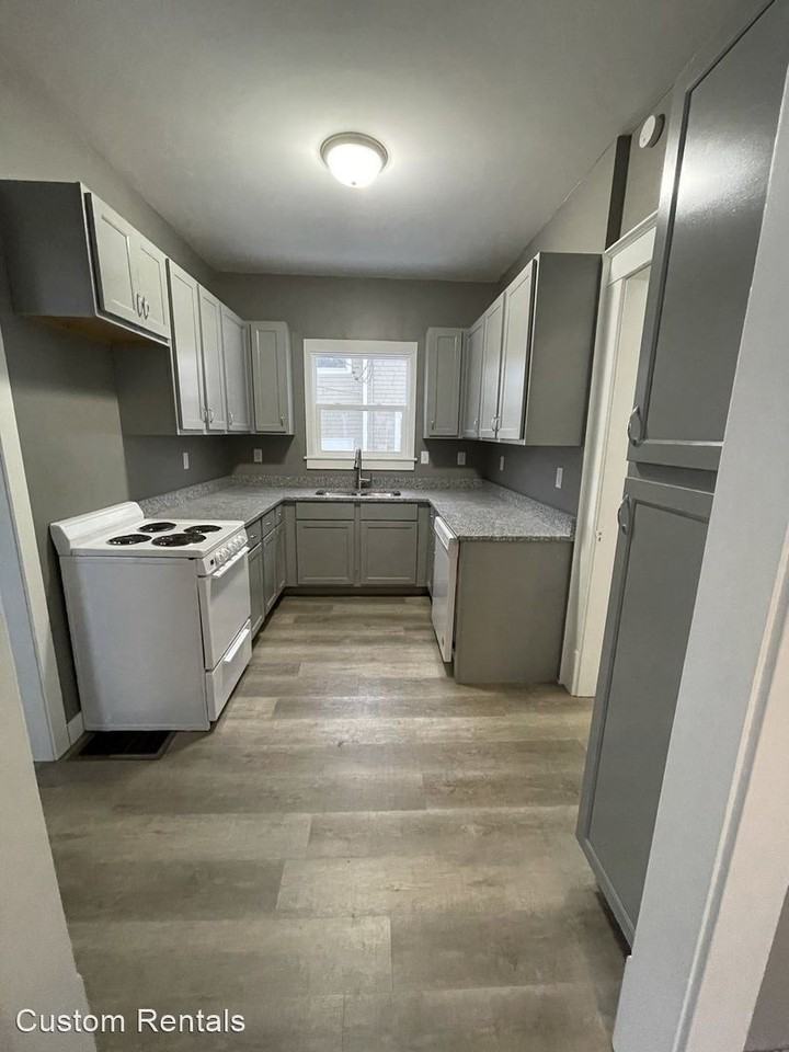 349 19th St Se - Photo 2 of 17