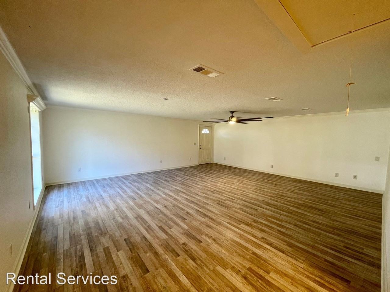 12221 Diana Dr - Photo 3 of 16