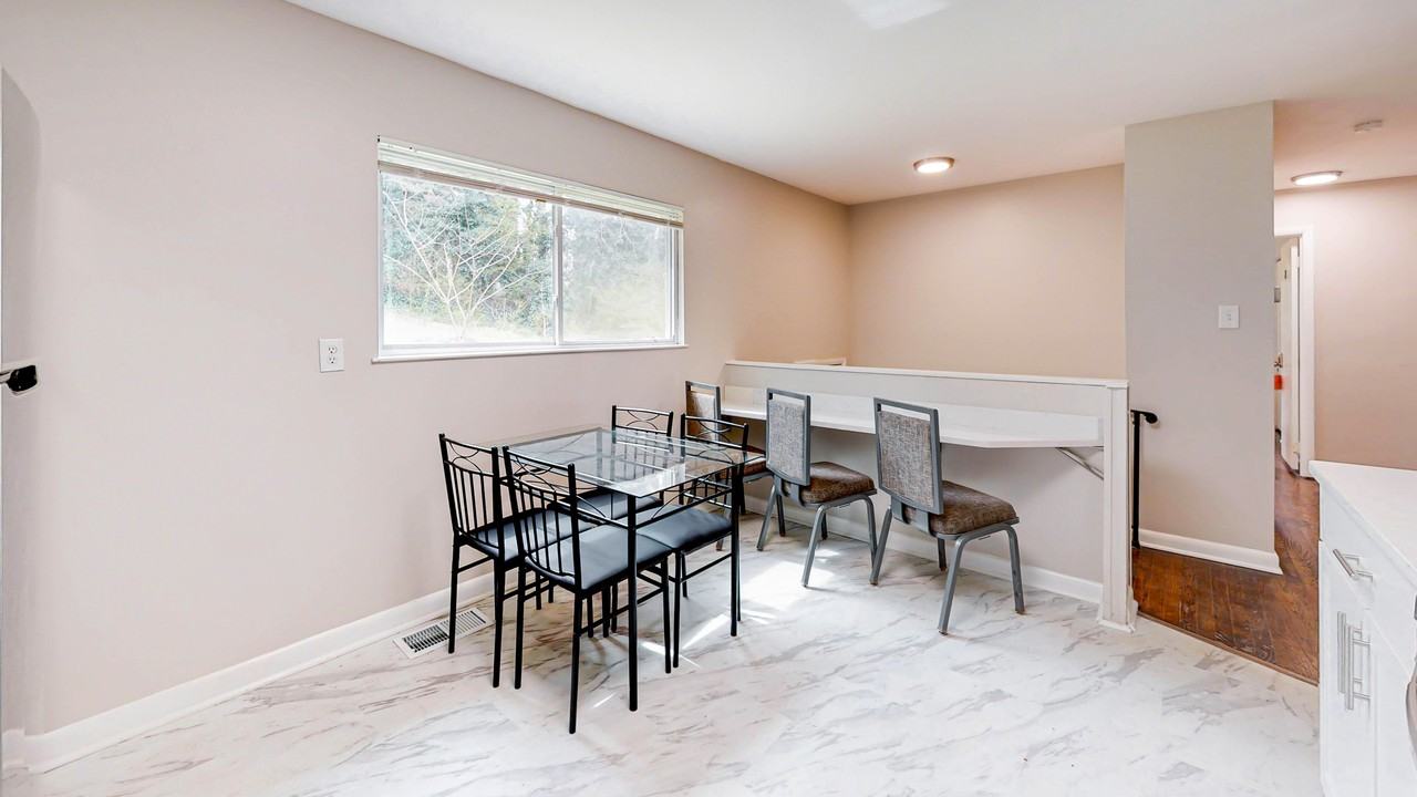 Camelot Pkwy - Photo 5 of 14