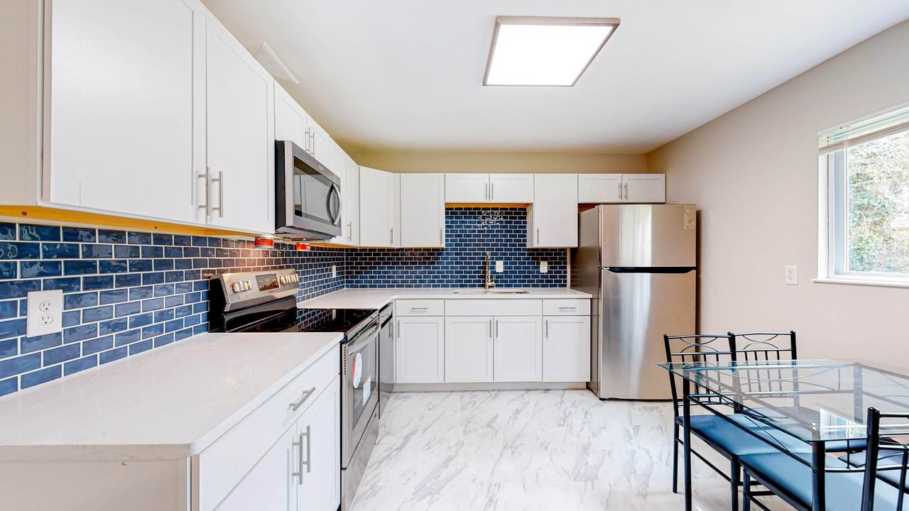 Camelot Pkwy - Photo 3 of 14