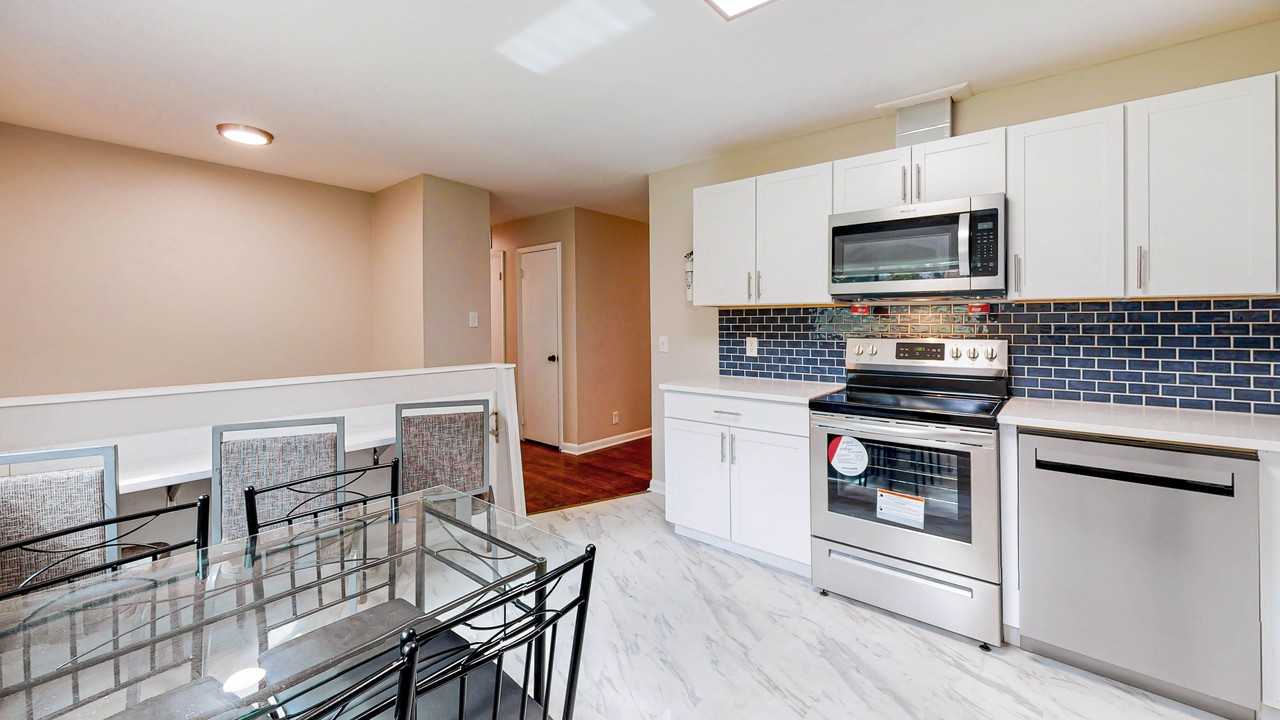 Camelot Pkwy - Photo 7 of 14