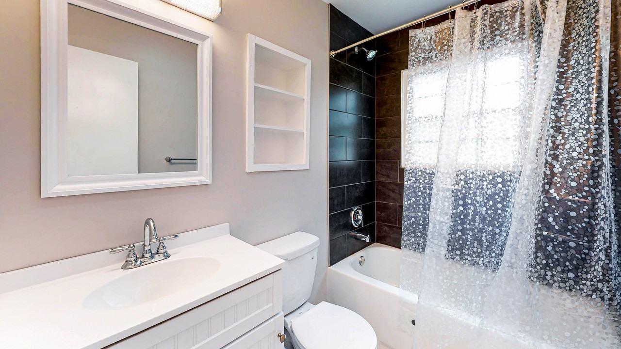 Camelot Pkwy - Photo 2 of 14