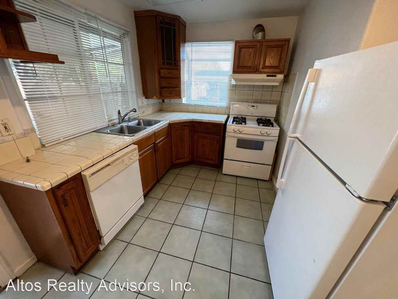 330 Lastreto Ave - Photo 3 of 6