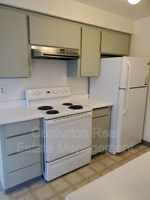 3685 Hawthorne Ave Ne - Photo 3 of 16