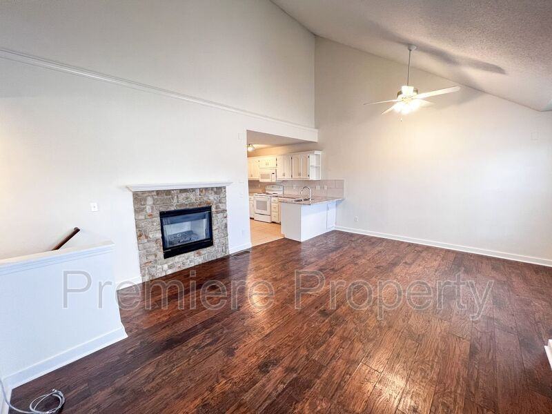 8636 Nw Waukomis Dr - Photo 2 of 37