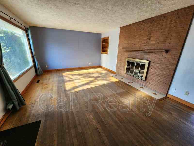 7617 E Euclid Ave - Photo 2 of 16