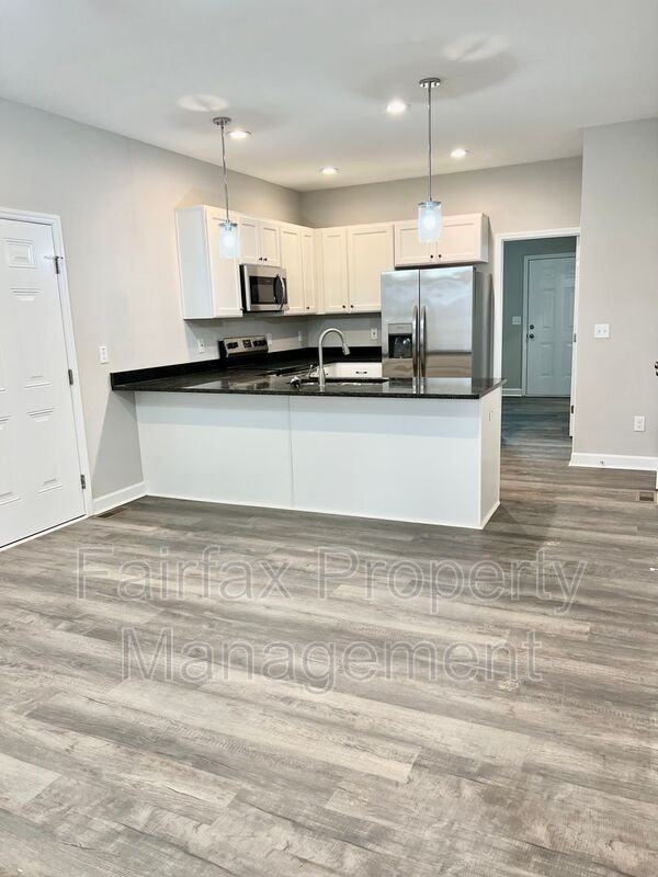 603 N Elm St #A - Photo 4 of 35