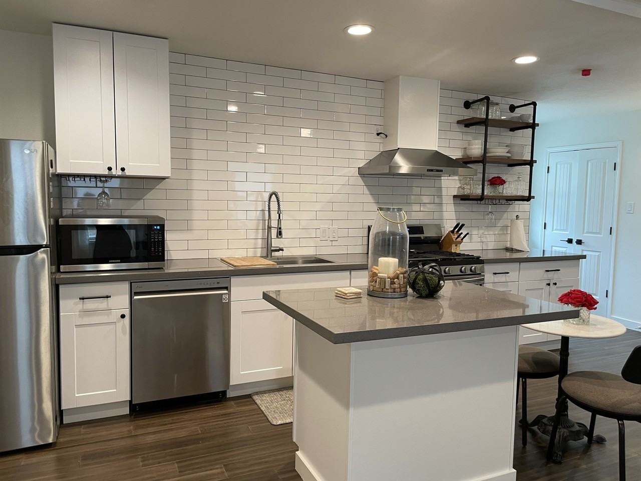 4714 Holly St - Photo 2 of 13