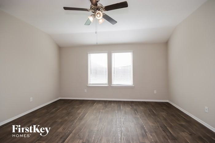 20095 Springer Creek Trl - Photo 3 of 15