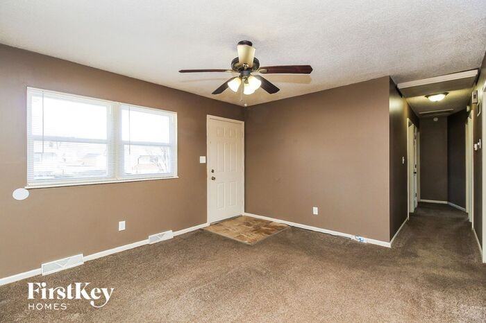 1313 Se Cherry Tree Ln - Photo 2 of 15