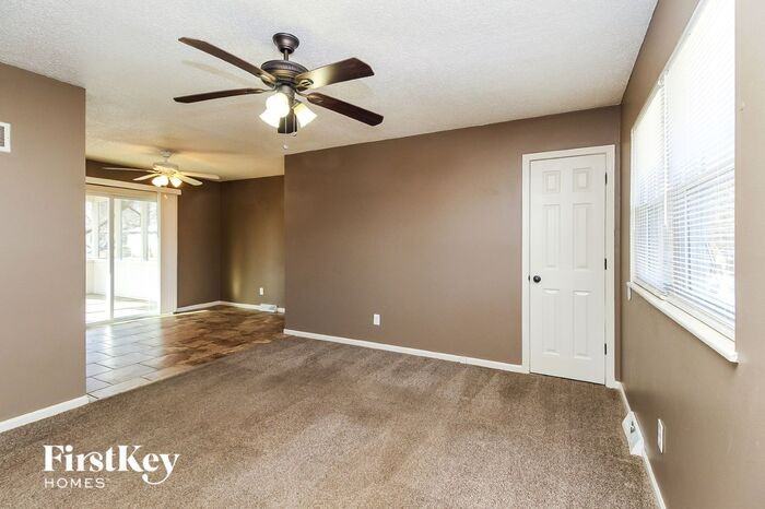 1313 Se Cherry Tree Ln - Photo 3 of 15