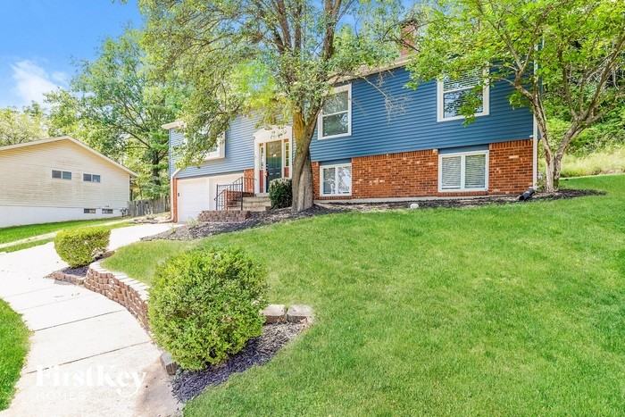 719 Country Heights Ct - Photo 2 of 14