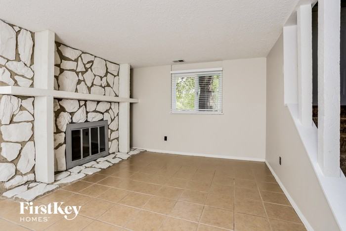 719 Country Heights Ct - Photo 3 of 14