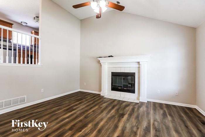 215 Nw 113th St - Photo 3 of 15