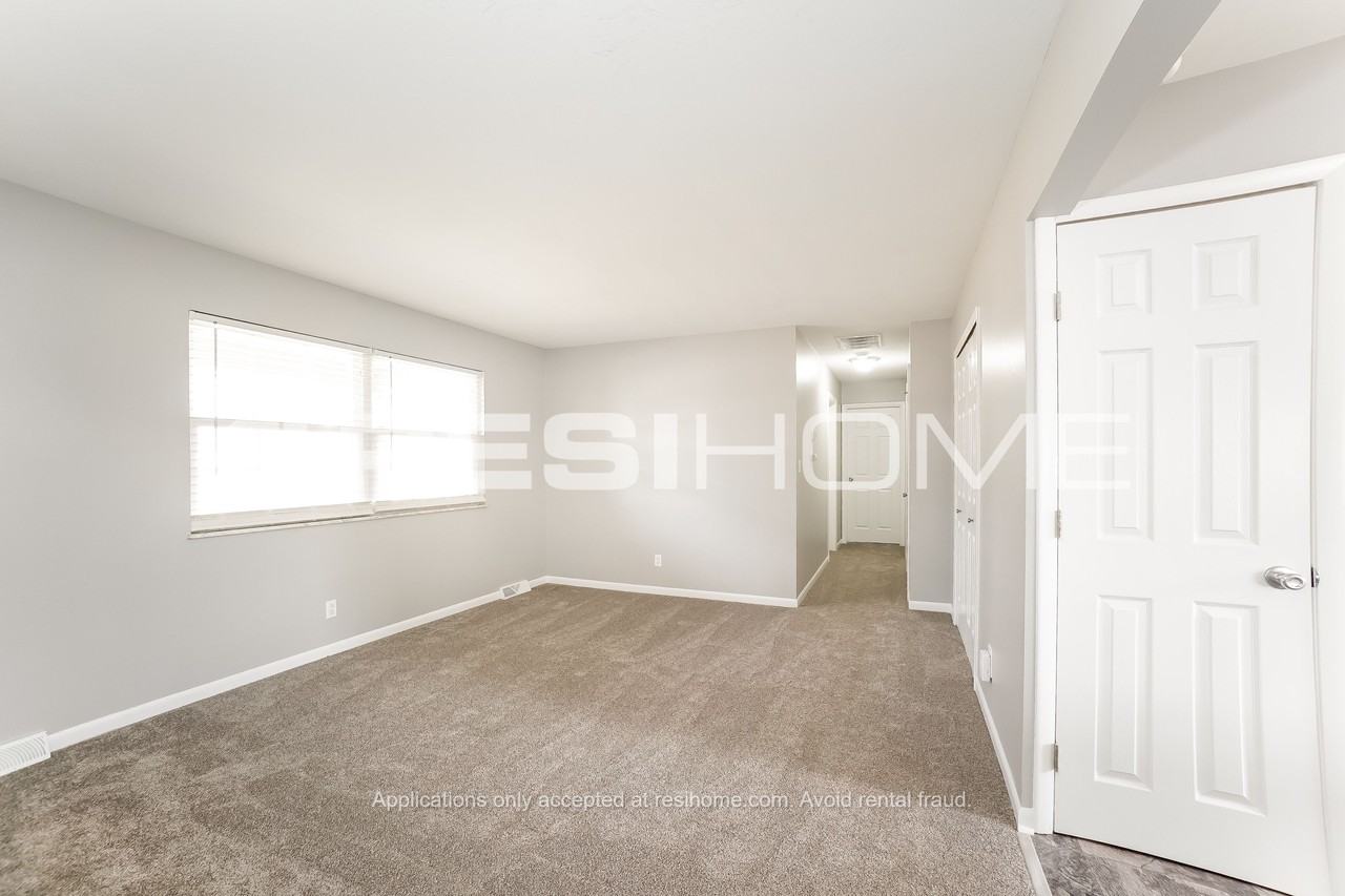 729 Hopkins Rd - Photo 3 of 23
