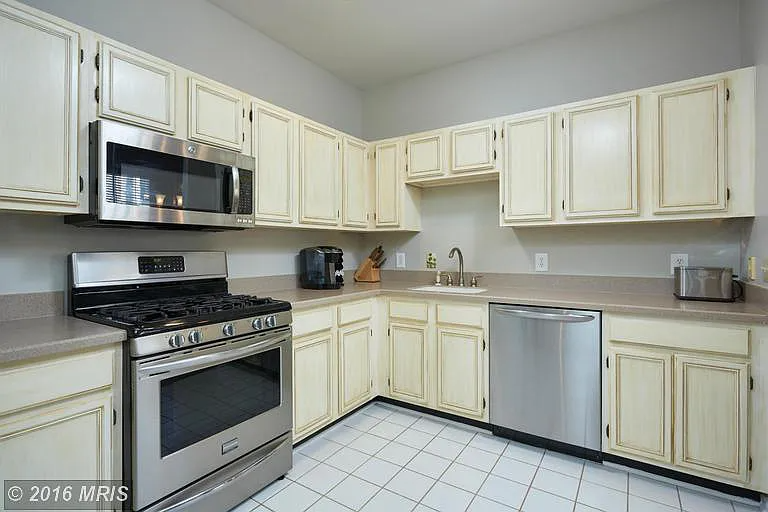 20417 Riverbend Square #100 - Photo 3 of 12