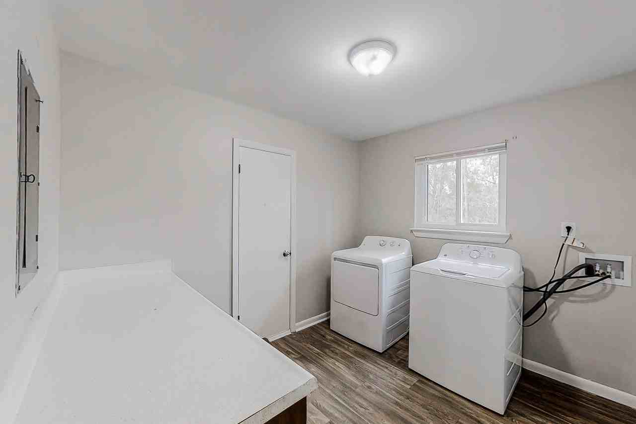 Lisa Dr - Photo 4 of 19