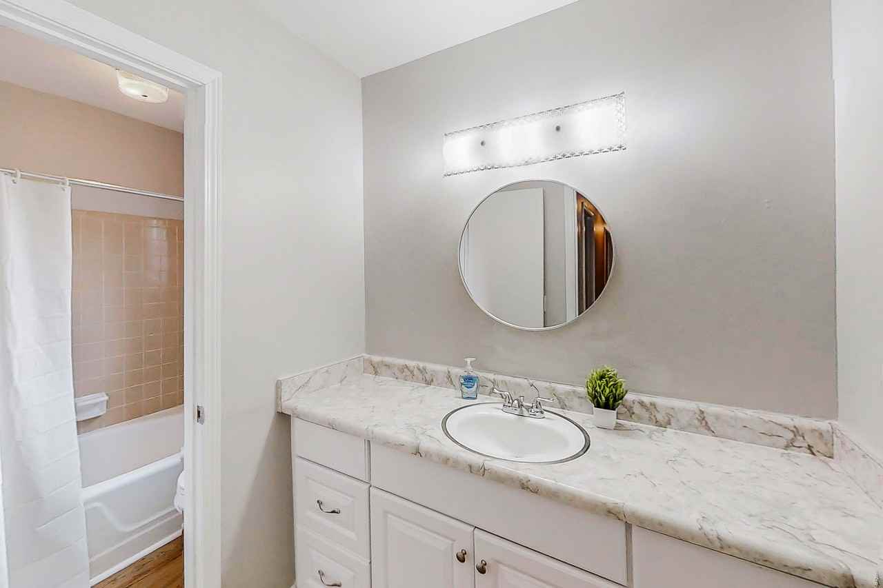 Lisa Dr - Photo 3 of 19