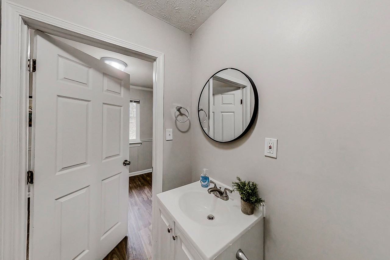 Lisa Dr - Photo 7 of 19