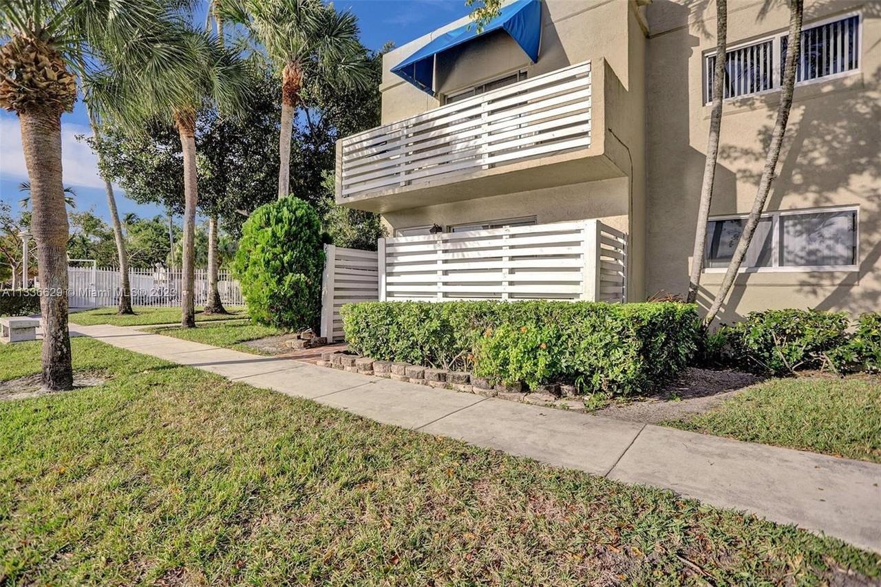 544 Nw 97th Ave #544 - Photo 2 of 8