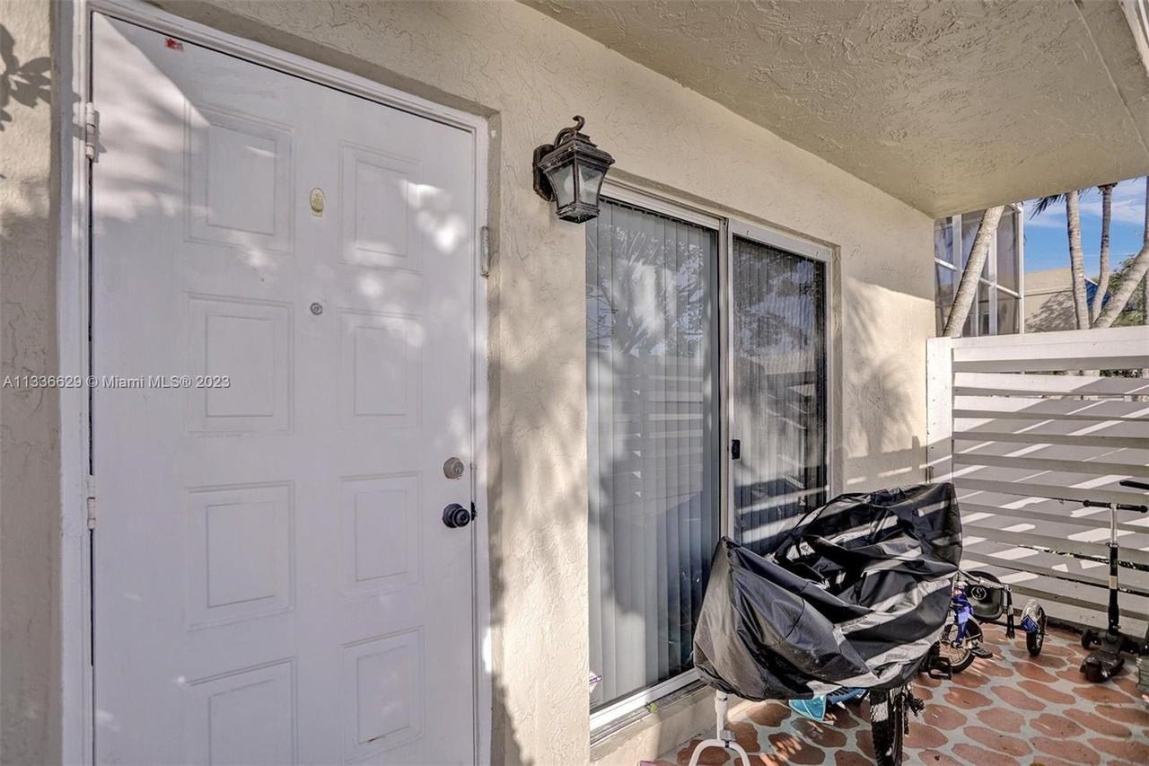 544 Nw 97th Ave #544 - Photo 3 of 8