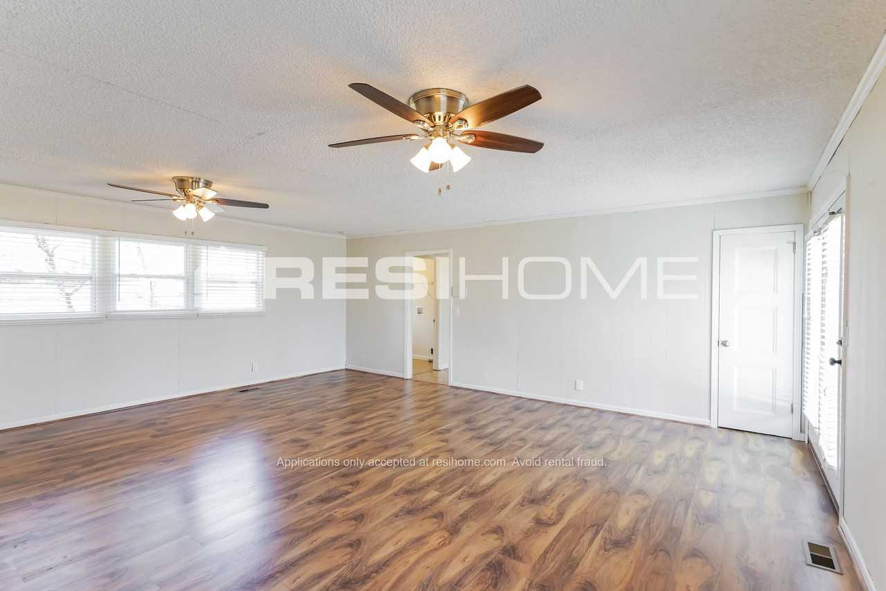 954 Carlin Dr - Photo 3 of 19