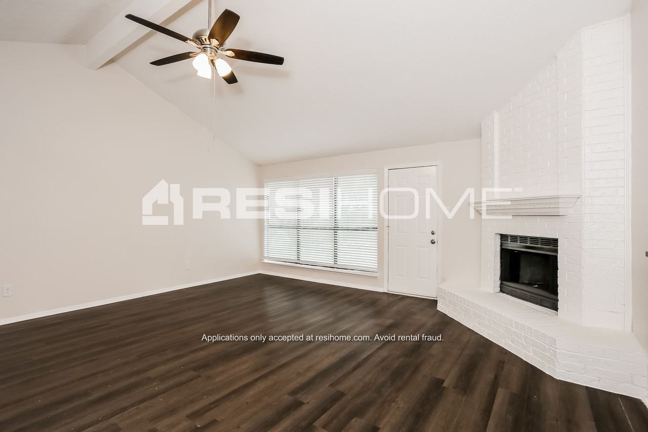 2400 Redbrook Ct - Photo 3 of 18