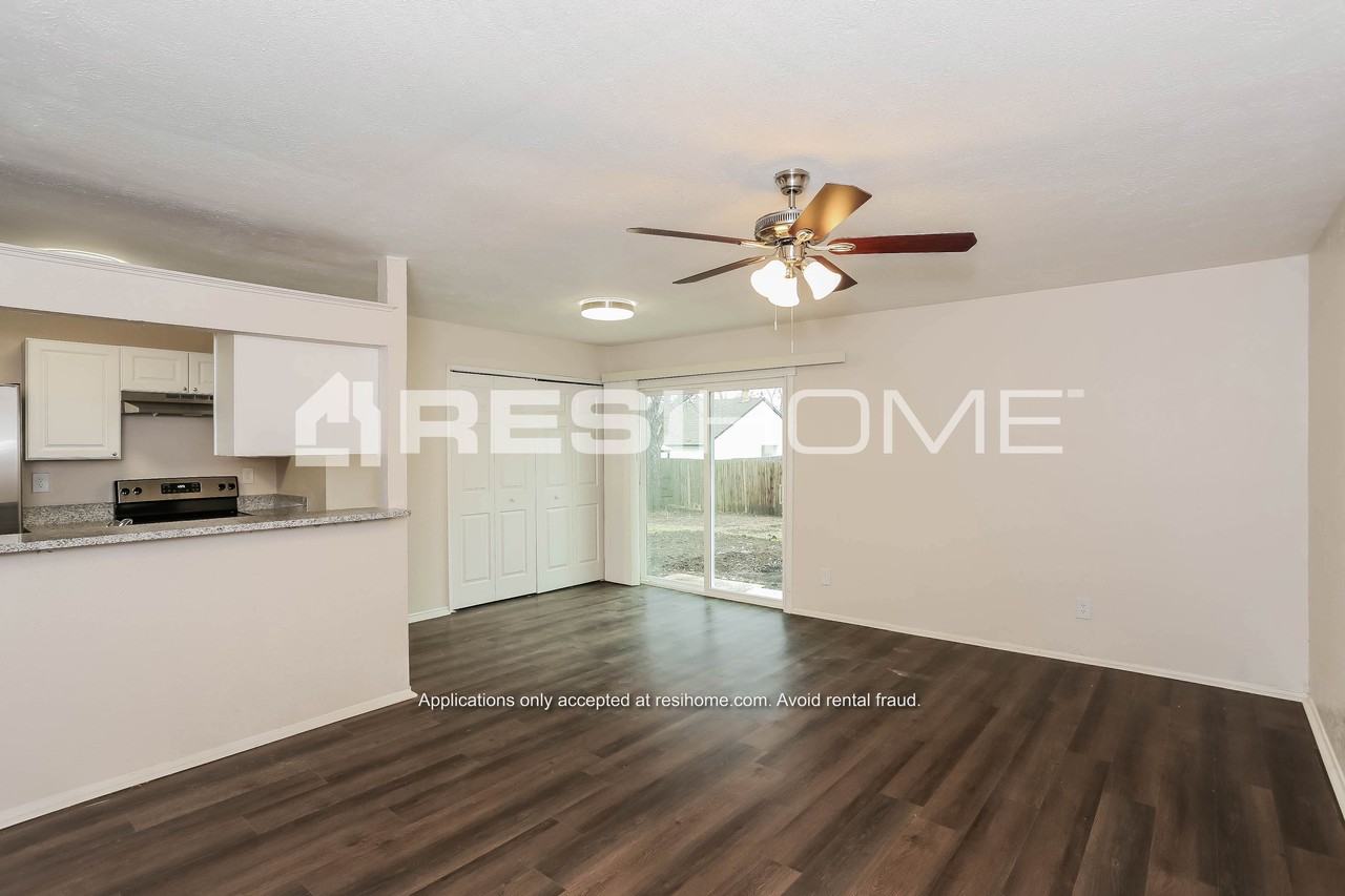 2208 Busch Dr - Photo 3 of 18