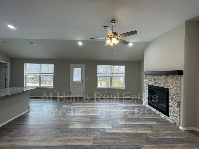 656 S Southgate - Photo 2 of 20