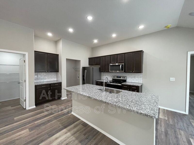 656 S Southgate - Photo 4 of 20