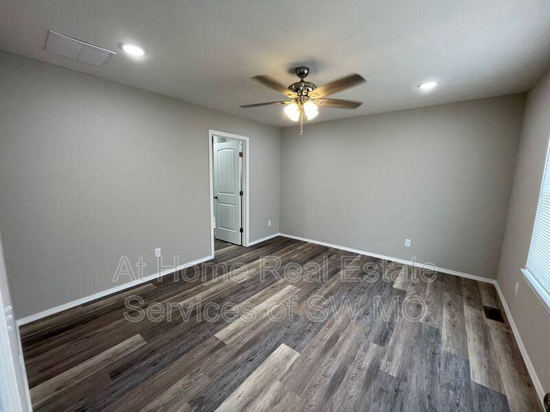 656 S Southgate - Photo 6 of 20