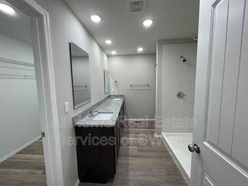 656 S Southgate - Photo 7 of 20