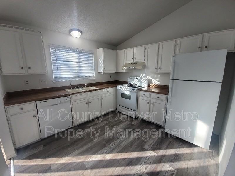 12151 Bellaire Pl - Photo 6 of 23