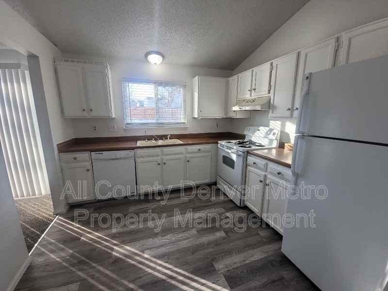 12151 Bellaire Pl - Photo 7 of 23