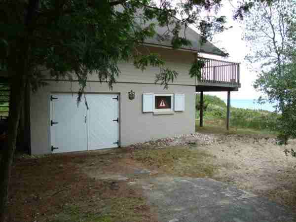 1521 Bay View Dr - Photo 2 of 10