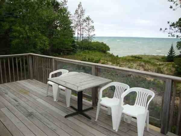 1521 Bay View Dr - Photo 3 of 10