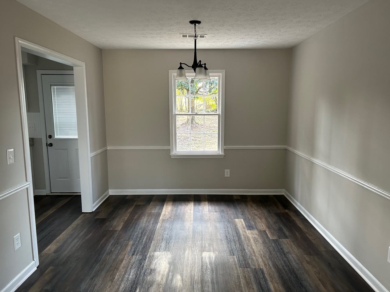 1318 Autumnleaf Ct - Photo 4 of 15